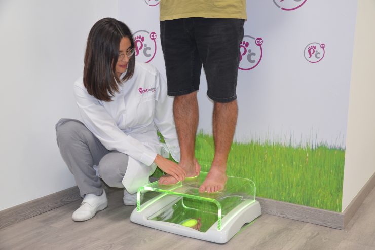 paciente sobre podoscopio